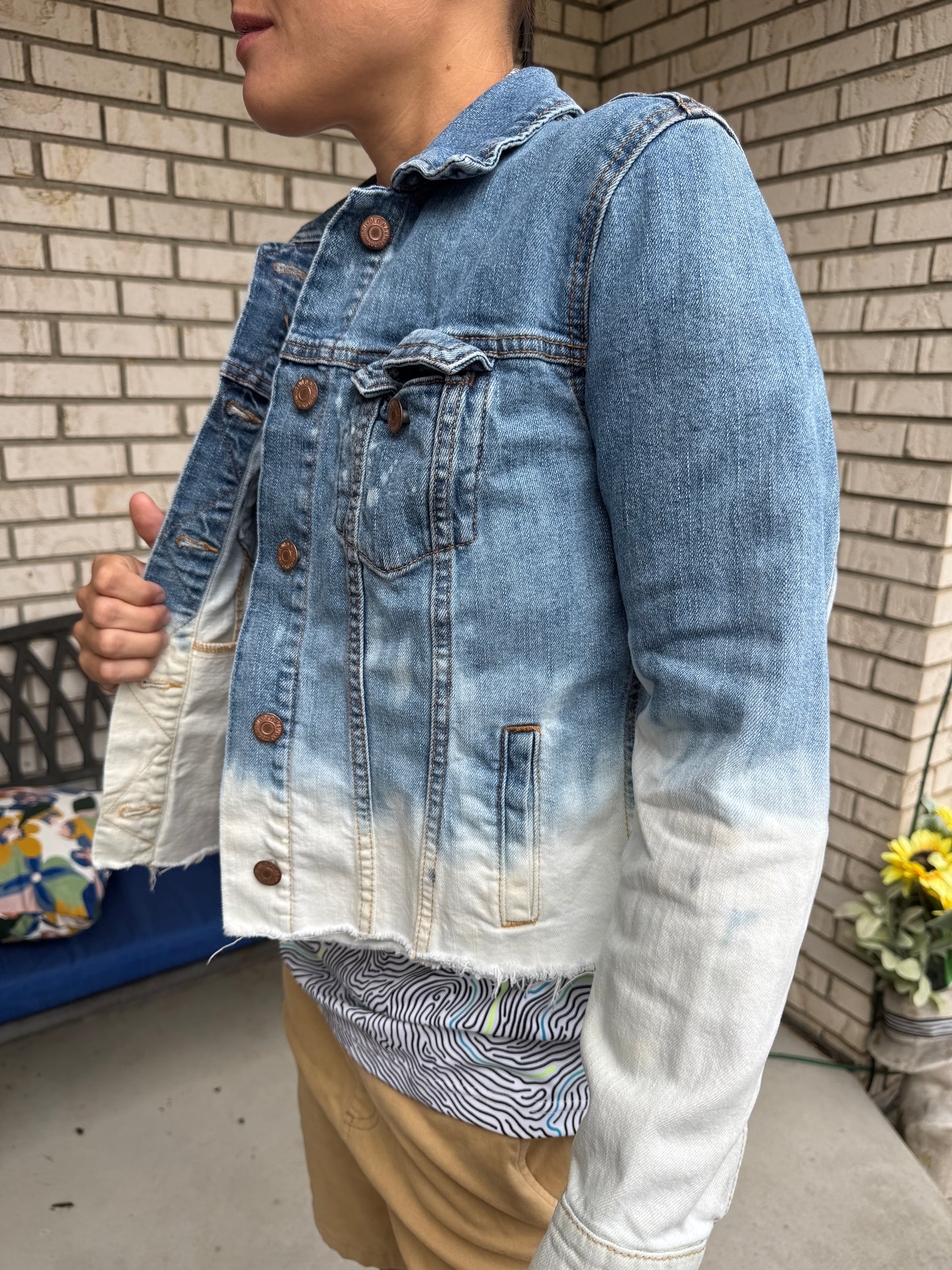 Desert Fade Raw-Hem Cropped Denim Jacket