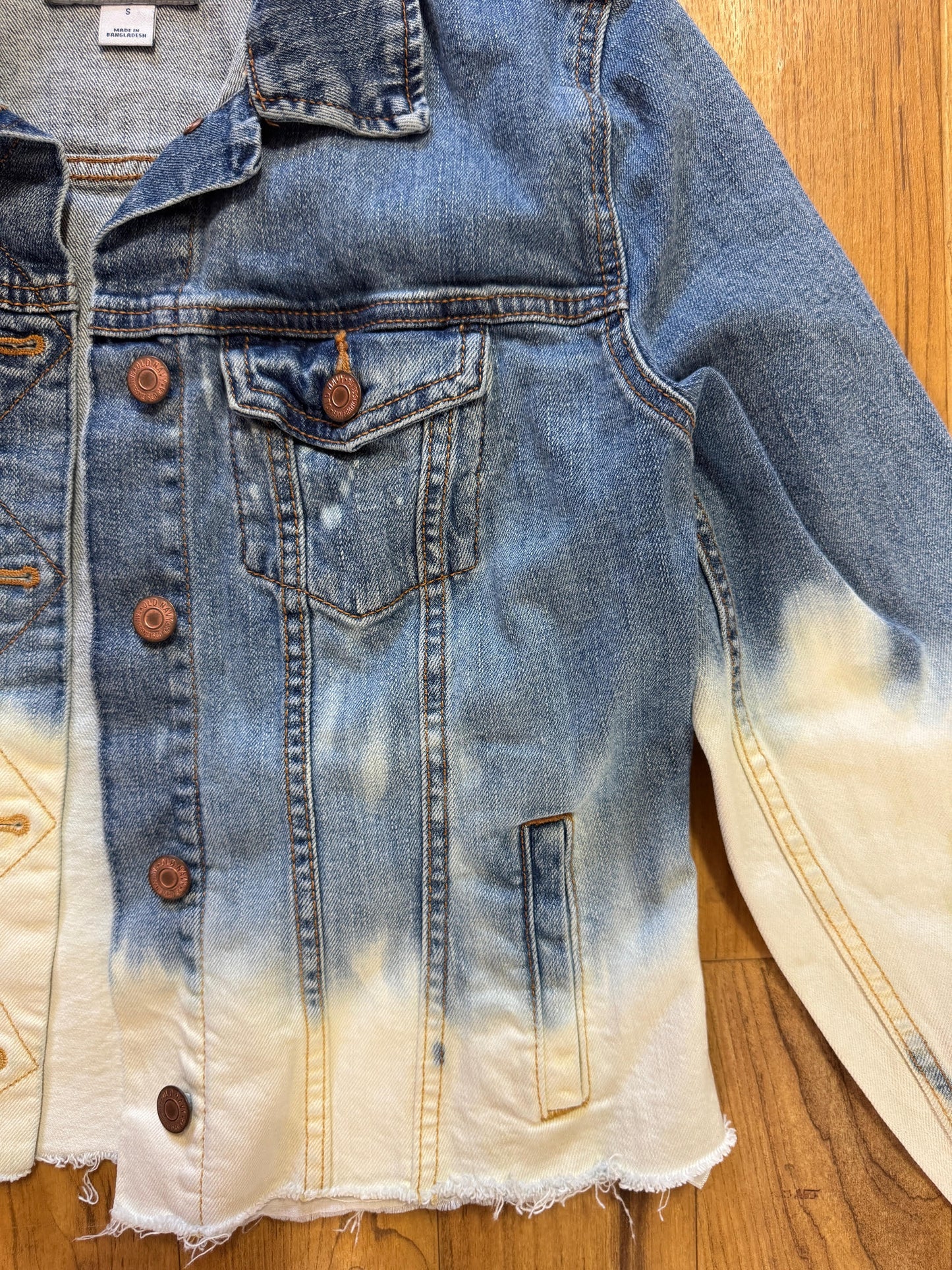 Desert Fade Raw-Hem Cropped Denim Jacket
